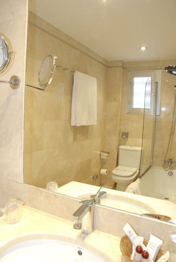 Reyes Catolicos Hotel Seville Exterior photo